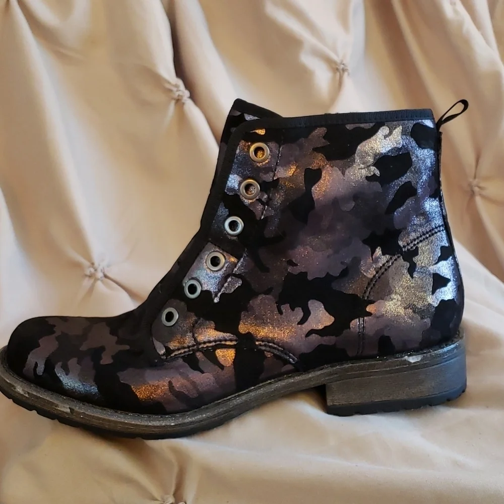 Landis Dulce Vita Black Metallic Camo Boots Size 5